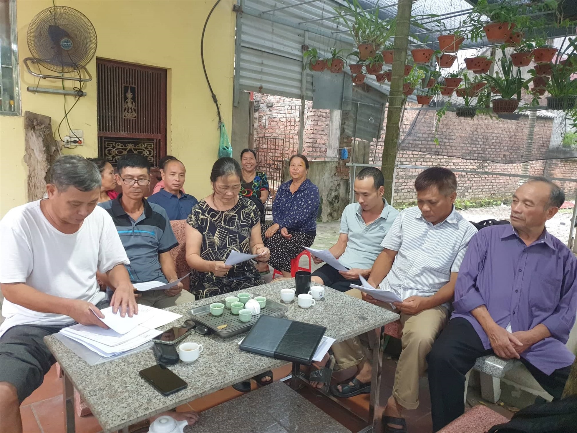 Nhiều hộ dân ở thôn Trác Bút cho rằng quy trình thu hồi đất phục vụ dự án KCN Vsip 2 trái quy định của pháp luật. Ảnh: Trần Tuấn.