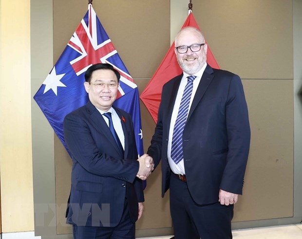 Chủ tịch Quốc hội Vương Đình Huệ tiếp đồng Bộ trưởng phụ trách Thương mại và Sản xuất Australia Tims Ayres. Ảnh: TTXVN