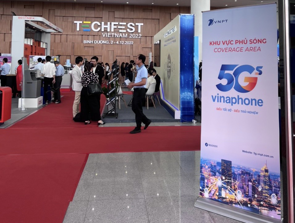 Trải nghiệm công nghệ VinaPhone 5G với các thiết bị tiên tiến nhất tại Techfest Việt Nam 2022. Ảnh: