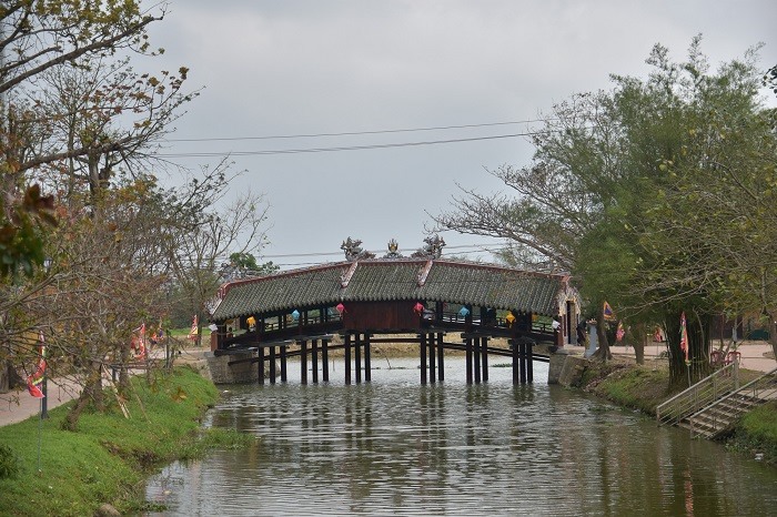 Cầu ngói Thanh Toàn