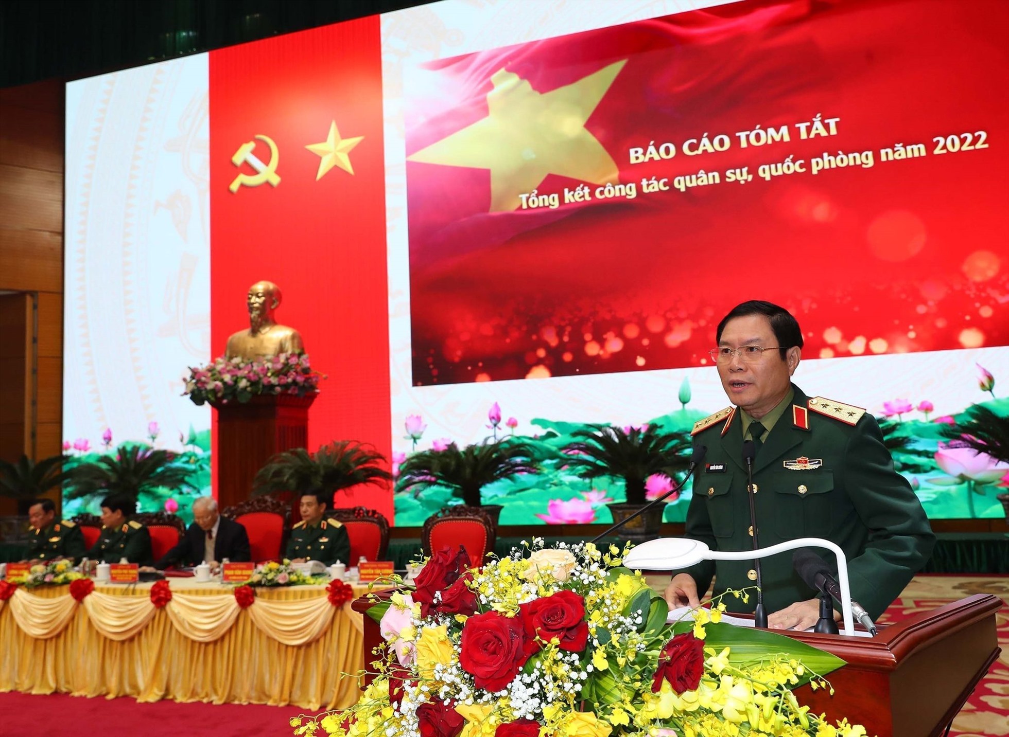 Thượng tướng Nguyễn Tân Cương, Tổng Tham mưu trưởng Quân đội Nhân dân Việt Nam, Thứ trưởng Bộ Quốc phòng đọc báo cáo tại hội nghị. Ảnh: Trọng Đức