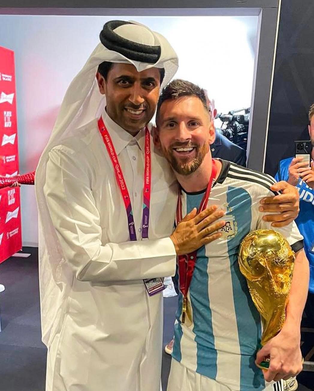 Chủ tịch Nasser Al-Khelaifi chia vui cùng Messi. Ảnh: Instagram