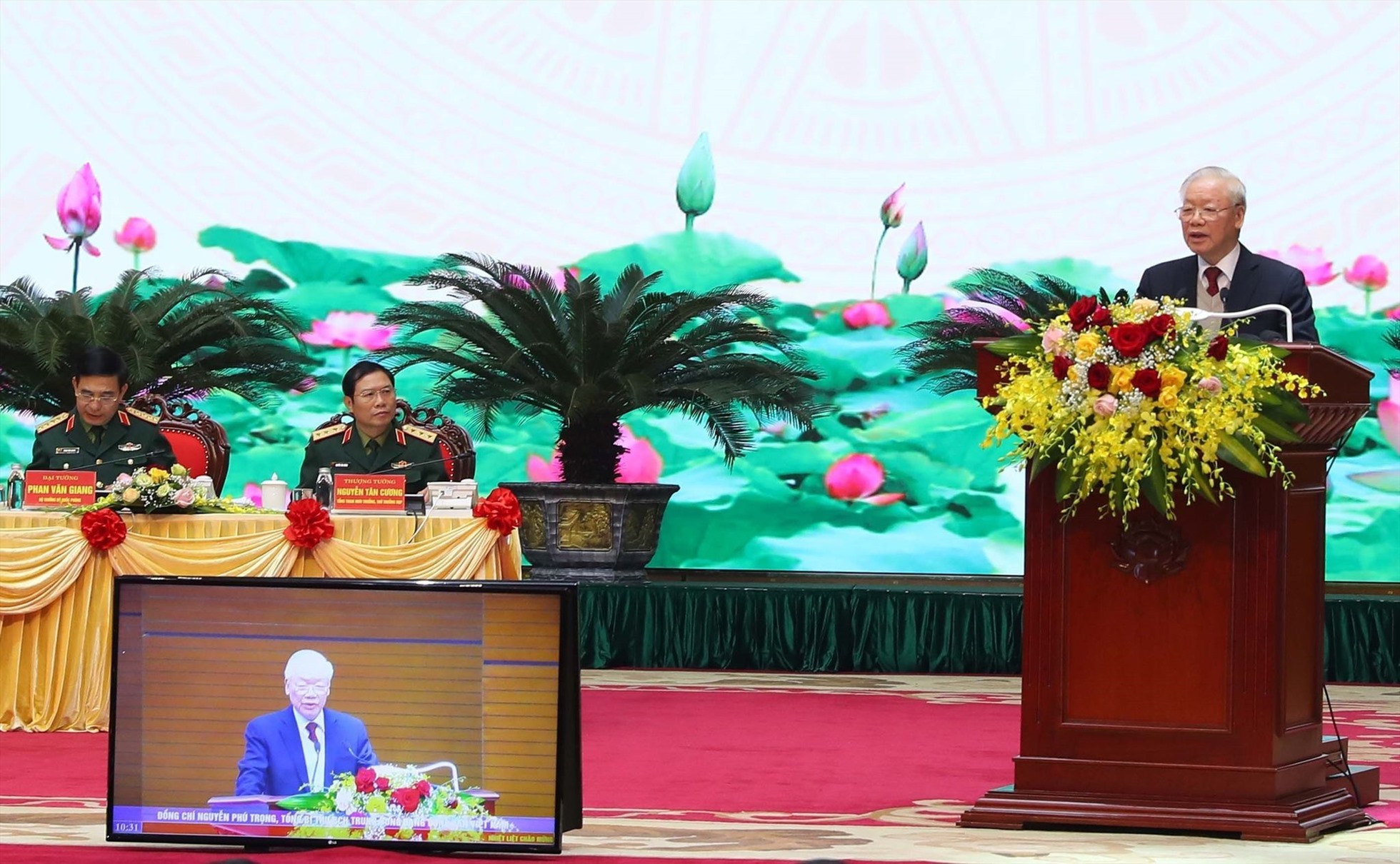 Tổng Bí thư Nguyễn Phú Trọng - Bí thư Quân uỷ Trung ương phát biểu tại Hội nghị. Ảnh: Trọng Đức