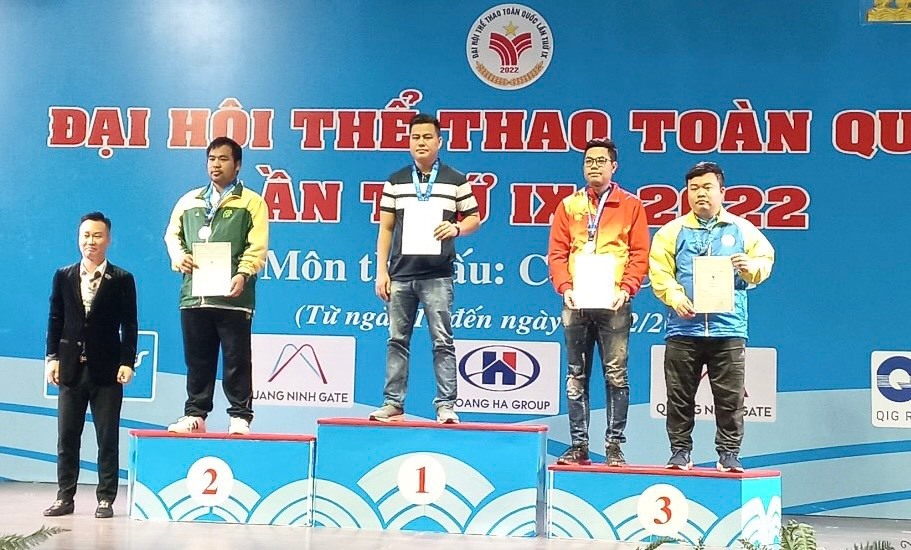 Nhà vô địch thế giới Lại Lý Huynh giành về 2 huy chương vàng cờ tướng. Ảnh: Hoàng Anh