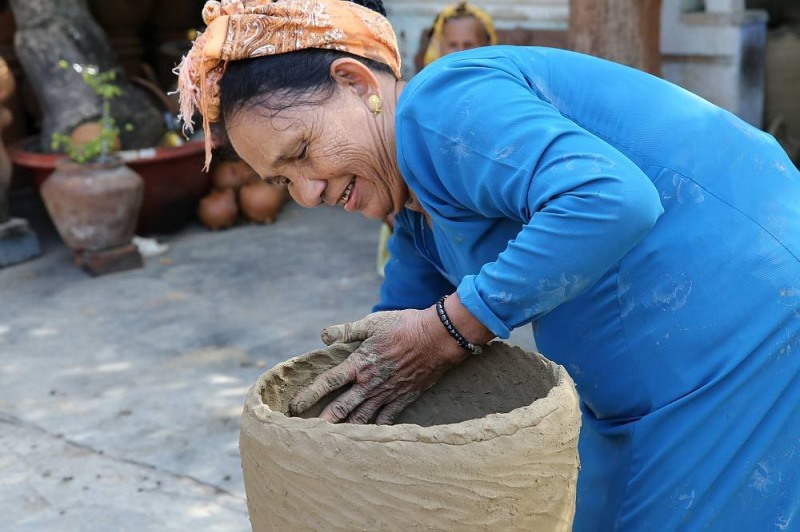 Nghệ thuật làm gốm của người Chăm.