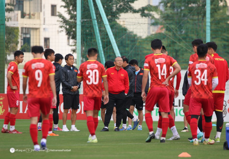 Tuyển Việt Nam của huấn luyện viên Park Hang-seo hoàn toàn có thể nghĩ về 1 chiến thắng dễ dàng trước đối thủ Lào. Ảnh: VFF