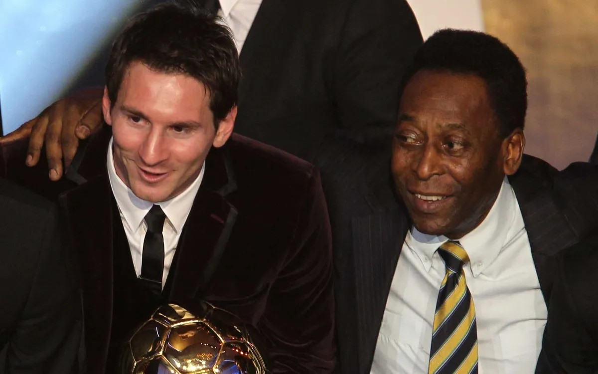 Messi chụp ảnh cùng Pele. Ảnh: Barcelona