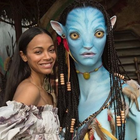 Zoe Saldana và hình tượng Neytiri của mình trong “Avatar“. Ảnh: Instagram nhân vật