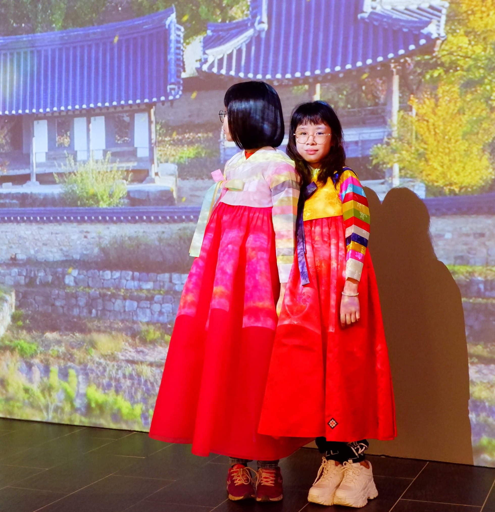 Từ hanbok tới thời trang hiện đại: Mãn nhãn với 8 phim Hàn có trang phục  đẹp nhất màn ảnh