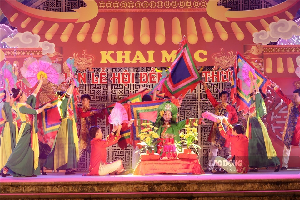 Hình ảnh Cô về hầu Mẫu trên ngàn.