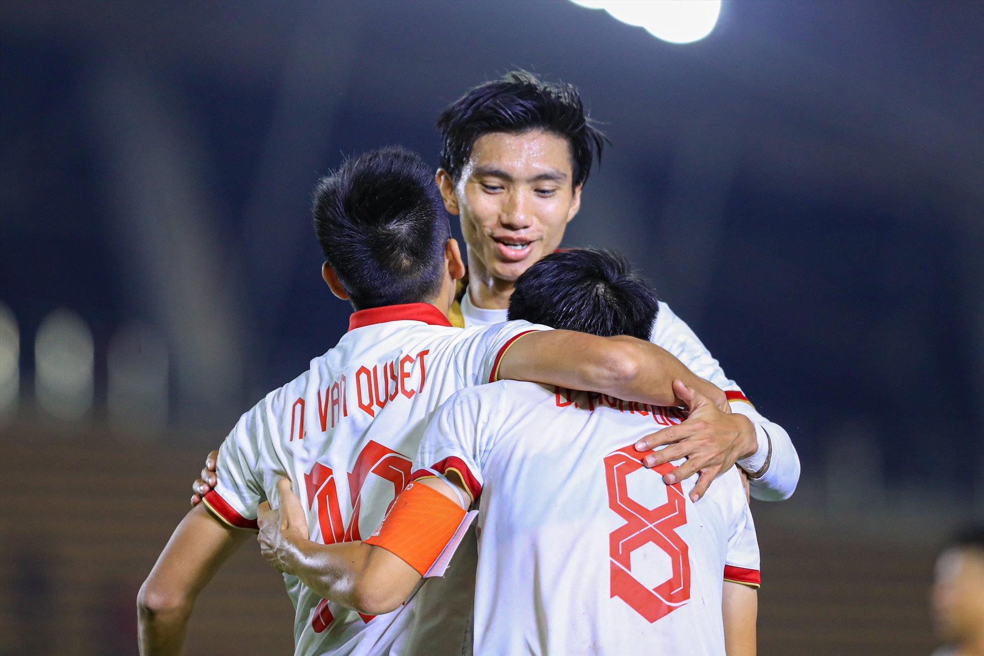 Đoàn Văn Hậu nâng tỉ số lên 4-0 cho tuyển Việt Nam. Ảnh: Minh Dân