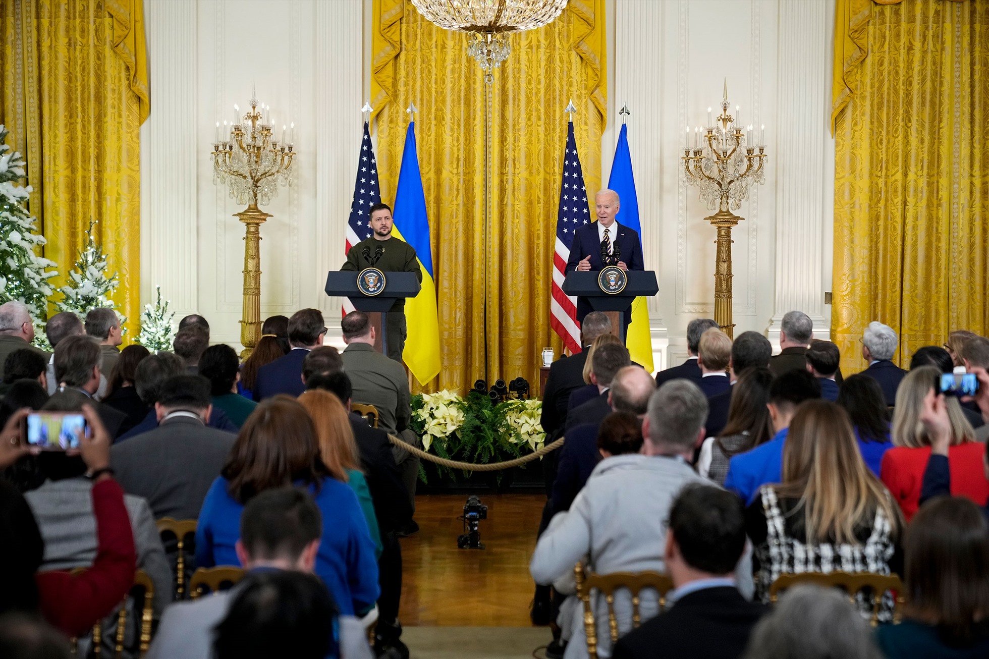 Tổng thống Ukraina Volodymyr Zelensky có chuyến thăm bất ngờ tới Mỹ hôm 21.12.2022. Ảnh: AFP
