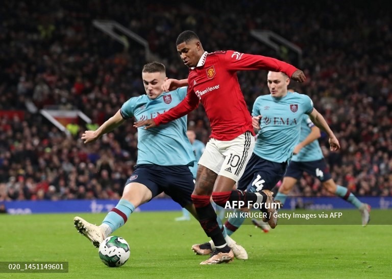 Rashford (số 10) có màn thể hiện tốt trước Burnley. Ảnh: AFP