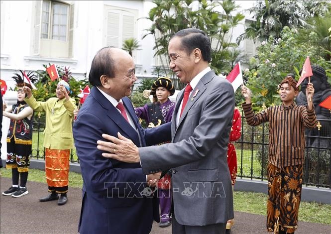 Chủ tịch nước Nguyễn Xuân Phúc dẫn đầu đoàn đại biểu cấp cao Việt Nam thăm cấp nhà nước đến nước Cộng hòa Indonesia từ ngày 21-23.12. Ảnh: TTXVN