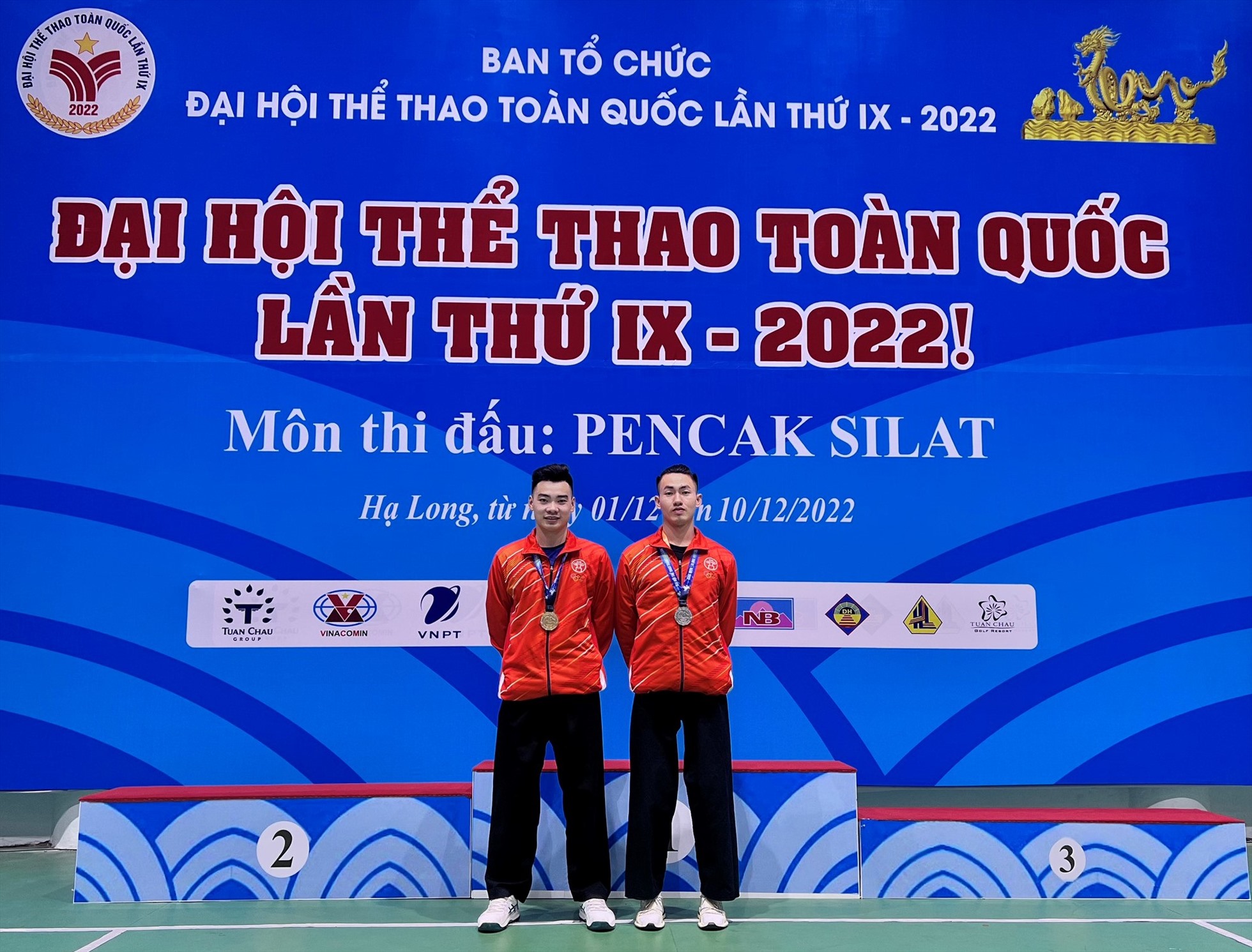 Hồng Quân (trái) là vận động viên Pencak Silat hàng đầu Việt Nam, với kinh nghiệm thi đấu ở nhiều giải đấu trong nước và quốc tế. Ảnh: NVCC