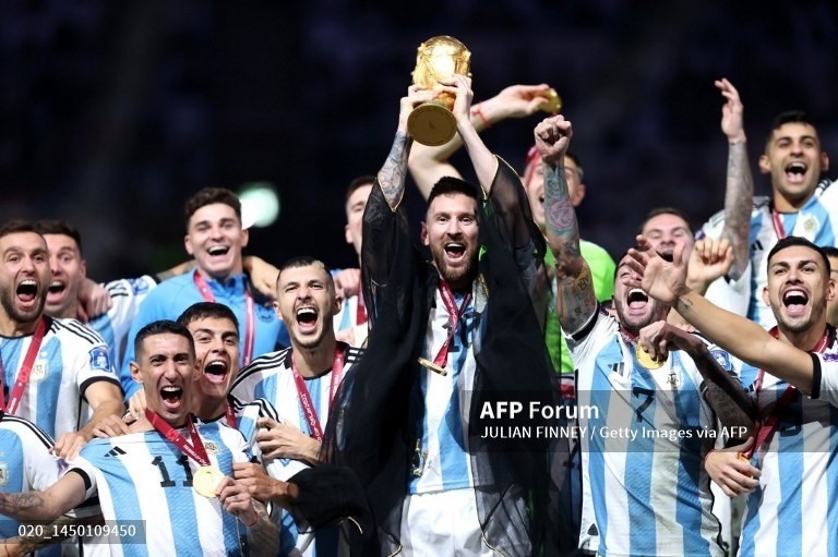 Chức vô địch World Cup 2022 của tuyển Argentina với nhiều cầu thủ ngoài 30 tuổi như Messi, Di Maria... là niềm cảm hứng cho tuyển Singapore. Ảnh: AFP