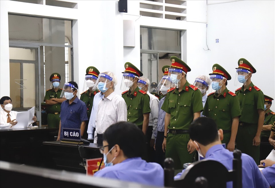 Cựu lãnh đạo tỉnh Khánh Hòa đã bị xét xử trước đó sai phạm tại 2 dự án Cửu Long Sơn Tự và Biệt thự sông núi Chín Khúc. Ảnh Thu Cúc