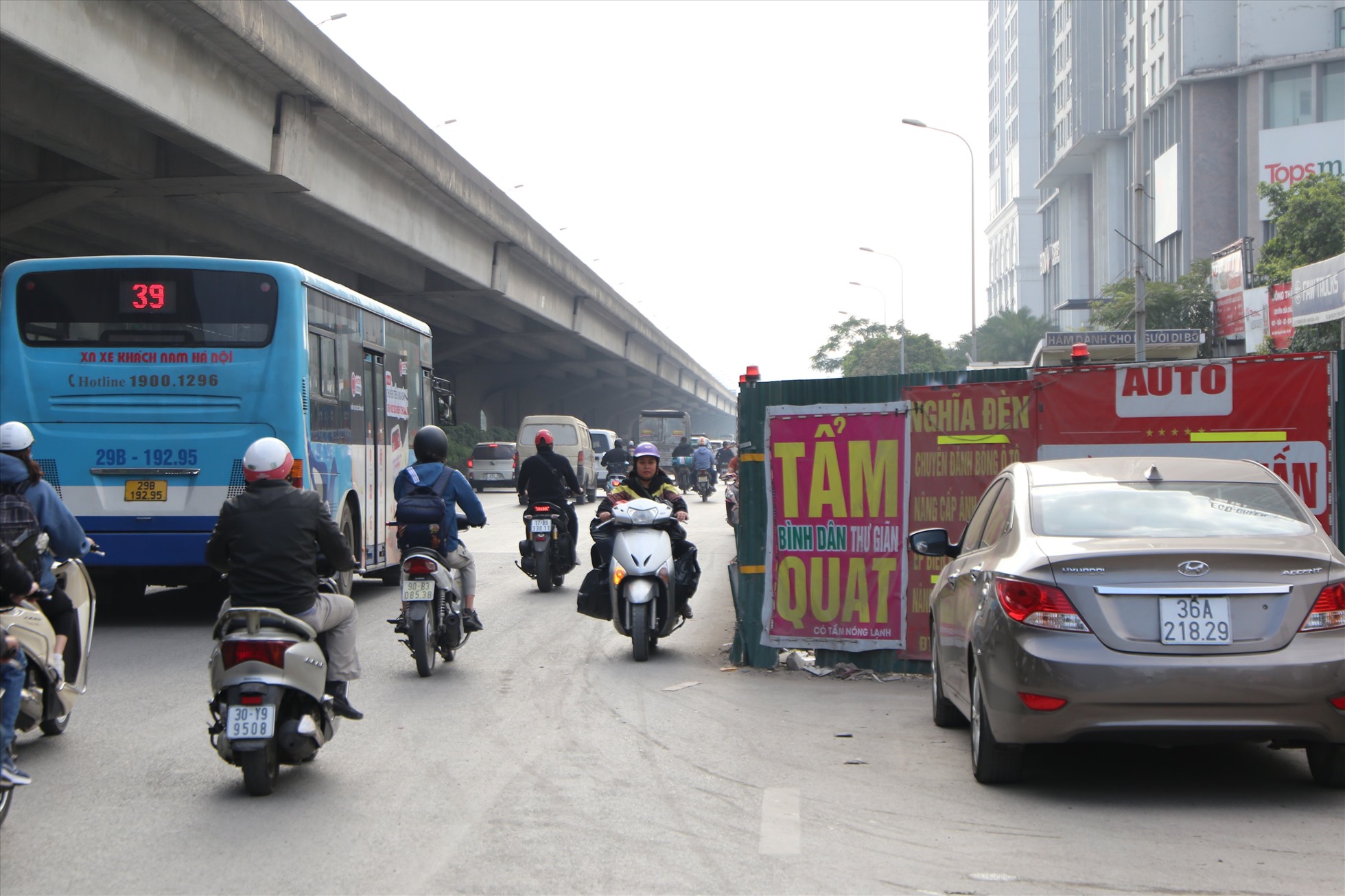 Lô cốt trên đường Nguyễn Xiển. Ảnh: Vĩnh Hoàng