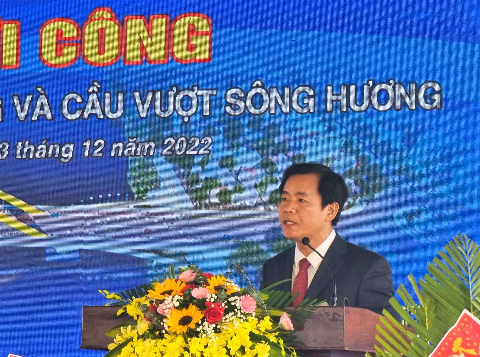 Chủ tịch UBND tỉnh Thừa Thiên Huế Nguyễn Văn phương phát biểu tại buổi lễ. Ảnh: Quảng An.