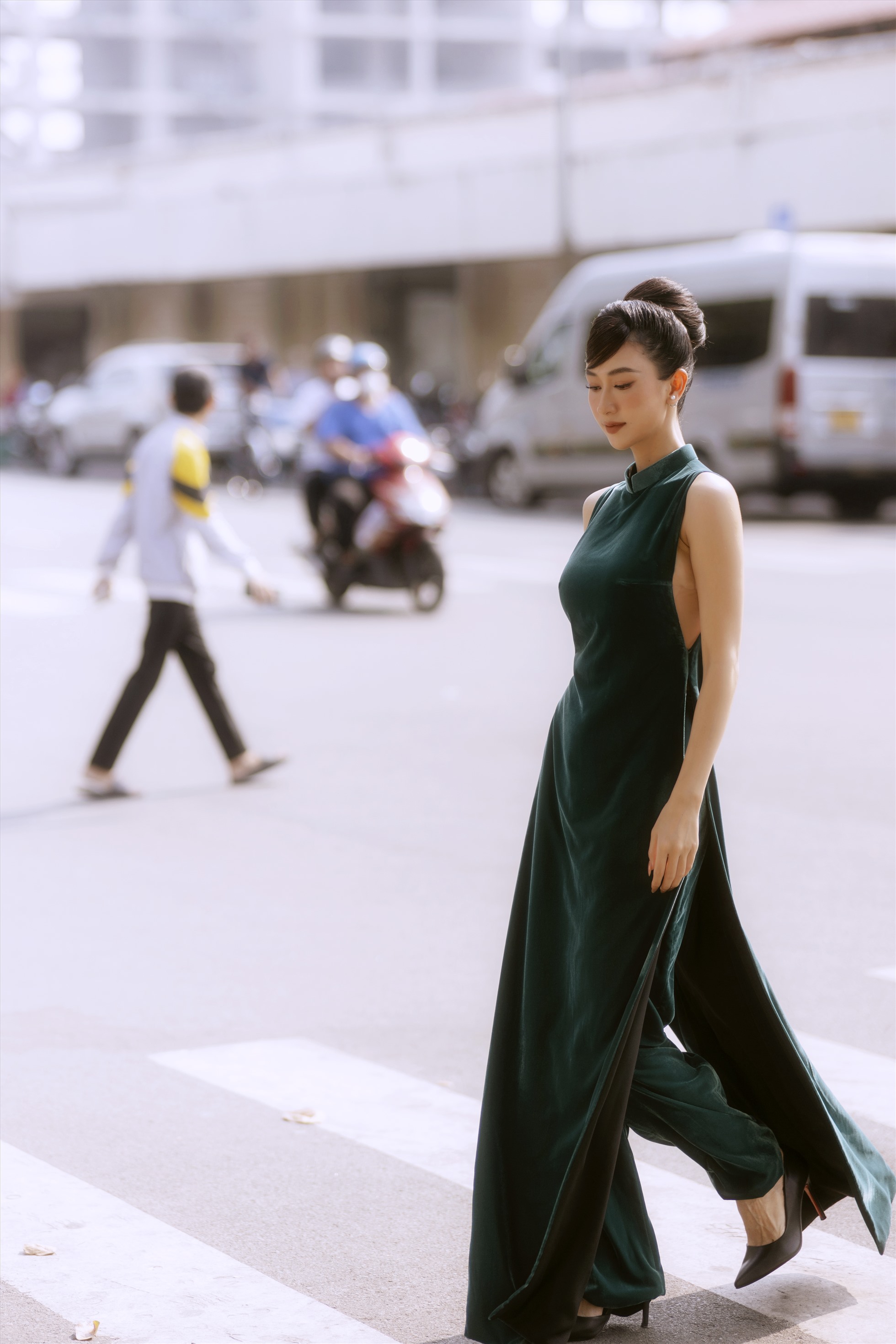 Áo dài là một trong những phân khúc thời trang được nhiều nhà mốt Việt Nam lăng xê mỗi dịp Tết đến Xuân về.