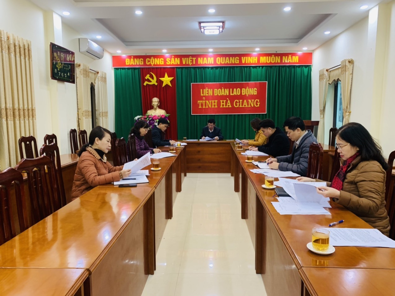Liên đoàn Lao động tỉnh Hà Giang họp triển khai chuẩn bị các nội dung Chương trình Chợ Tết Công đoàn năm 2023. Ảnh: Hà Phương