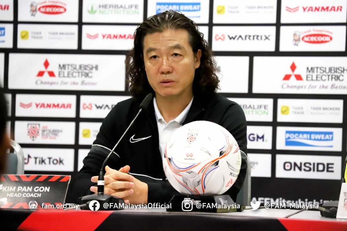 Huấn luyện viên Kim Pan-gon muốn tuyển Malaysia thắng đậm Lào. Ảnh: NST