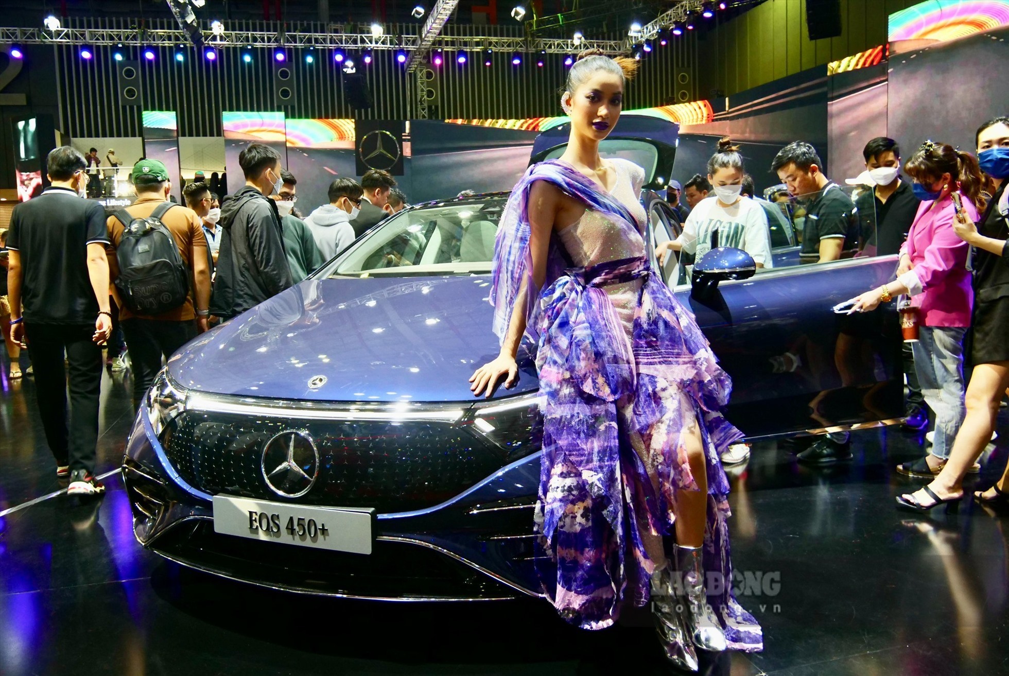 Mercedes-Benz tung ra thị trường chiếc sedan hạng sang chạy điện EQS bản cao cấp nhất có phạm vi di chuyển lên đến 770 km theo tiêu chuẩn WLTP châu Âu mỗi lần sạc. Ảnh: Khánh Linh.