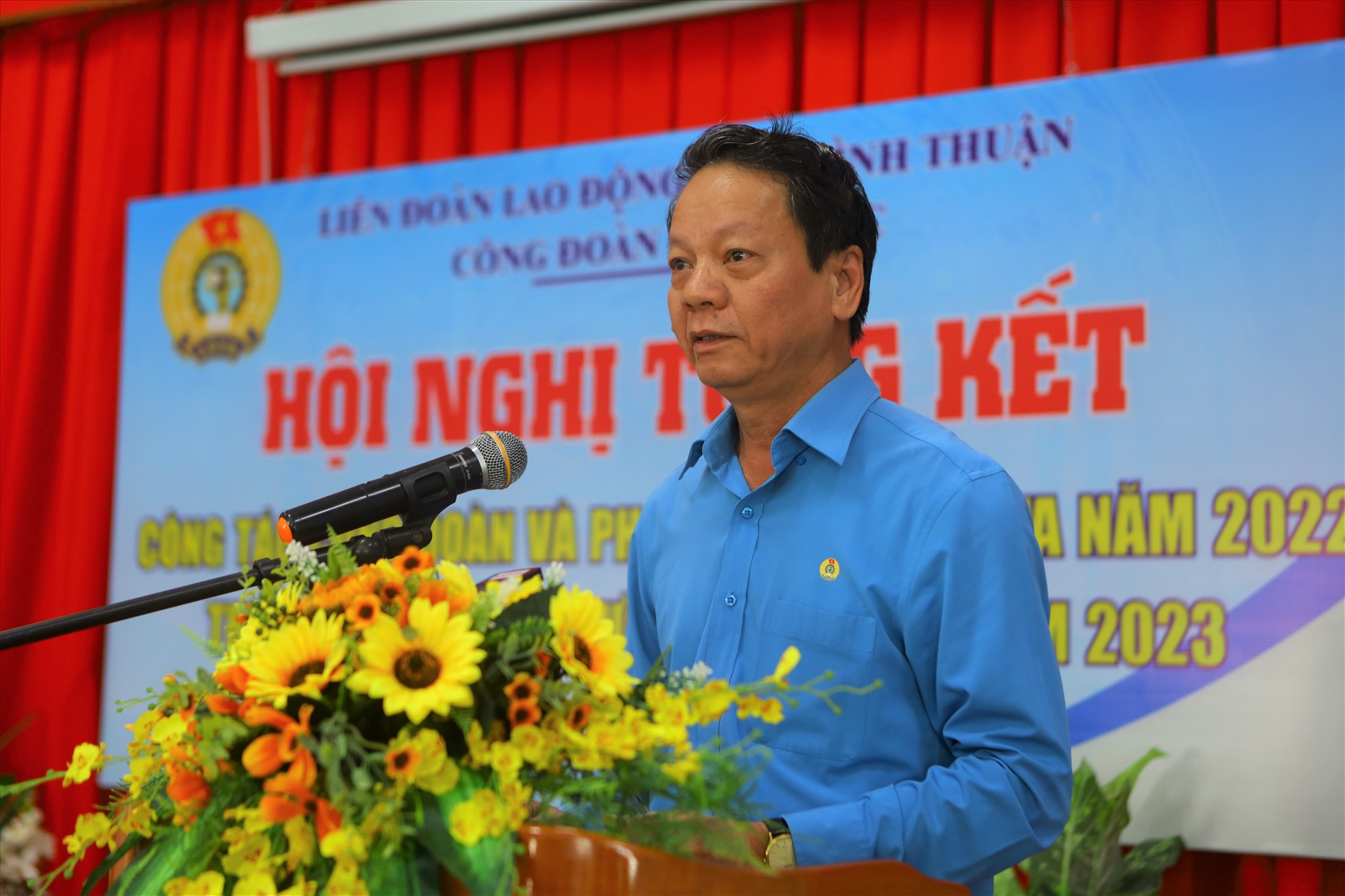Đồng chí Nguyễn Xuân Phối, Chủ tịch LĐLĐ tỉnh Bình Thuận phát biểu chỉ đạo Hội nghị. Ảnh: Duy Tuấn
