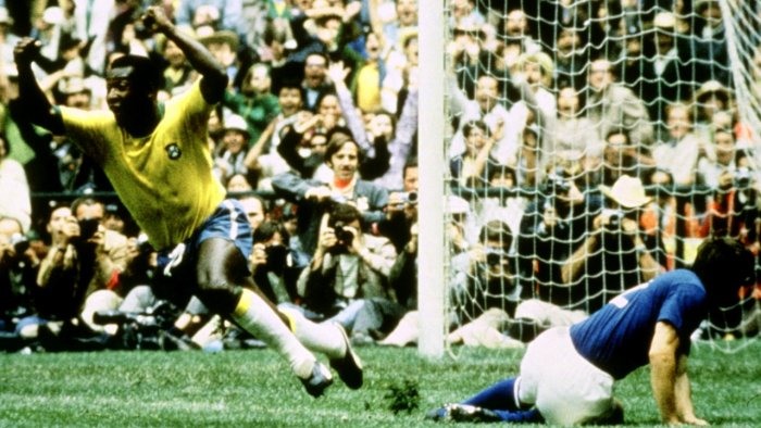 Pele tham dự World Cup lần cuối vào năm 1970, nơi ông thi đấu xuất sắc, giúp tuyển Brazil lần thứ 3 đăng quang trong lịch sử. Ảnh: Reuters