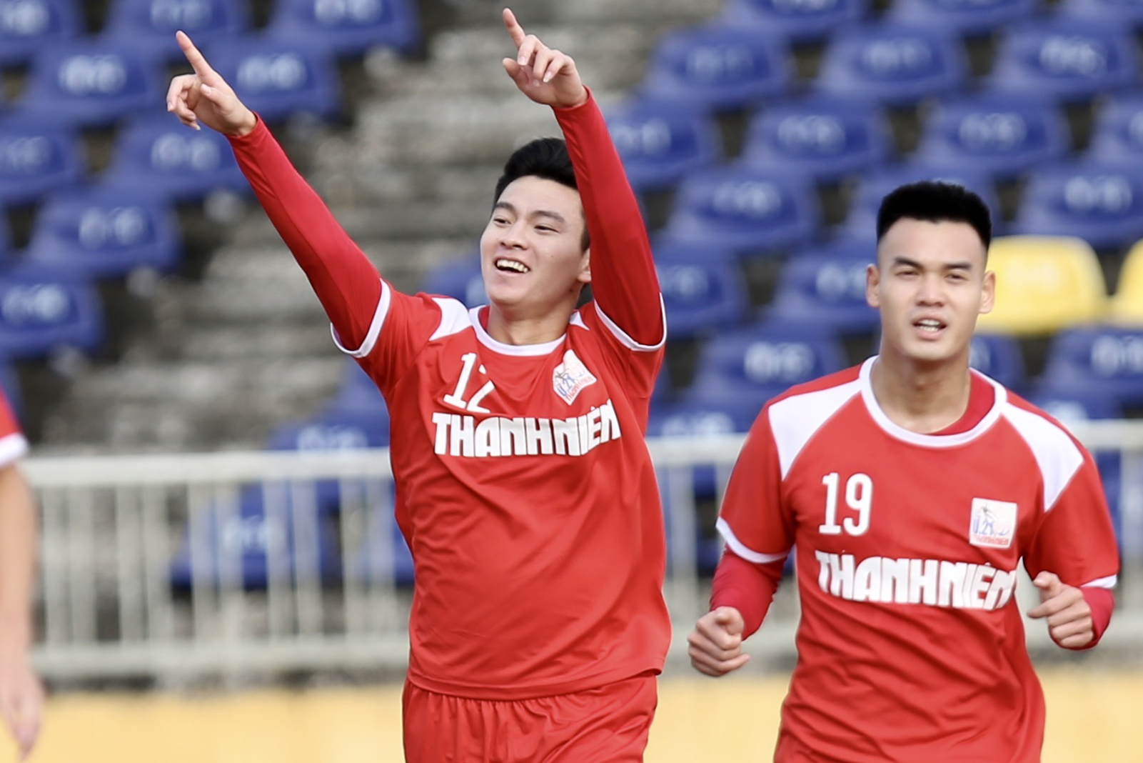 Phút 14, Phan Tuấn Tài lập siêu phẩm sau cú cứa lòng chuẩn xác, đưa U21 Viettel vươn lên dẫn trước 1-0.