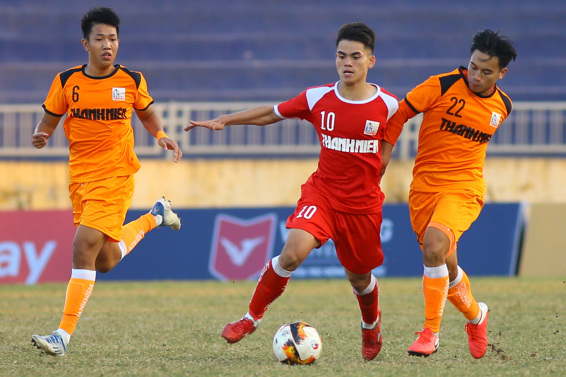 Ngoài Phan Tuấn Tài, cánh trái của U21 Viettel còn có sự xuất hiện của Khuất Văn Khang - cầu thủ vừa trở về từ đội tuyển quốc gia.