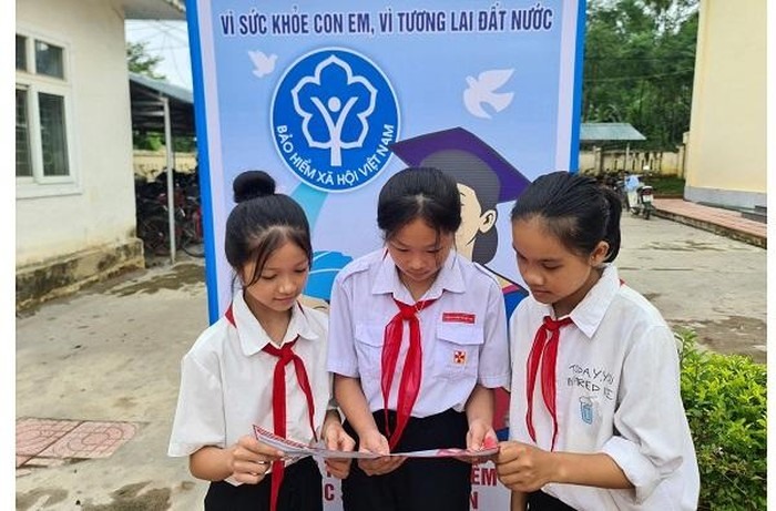 Năm học 2022-2023, Bảo hiểm xã hội tỉnh Quảng Bình phấn đấu mục tiêu 100% học sinh, sinh viên tham gia bảo hiểm y tế. Ảnh: BHXH