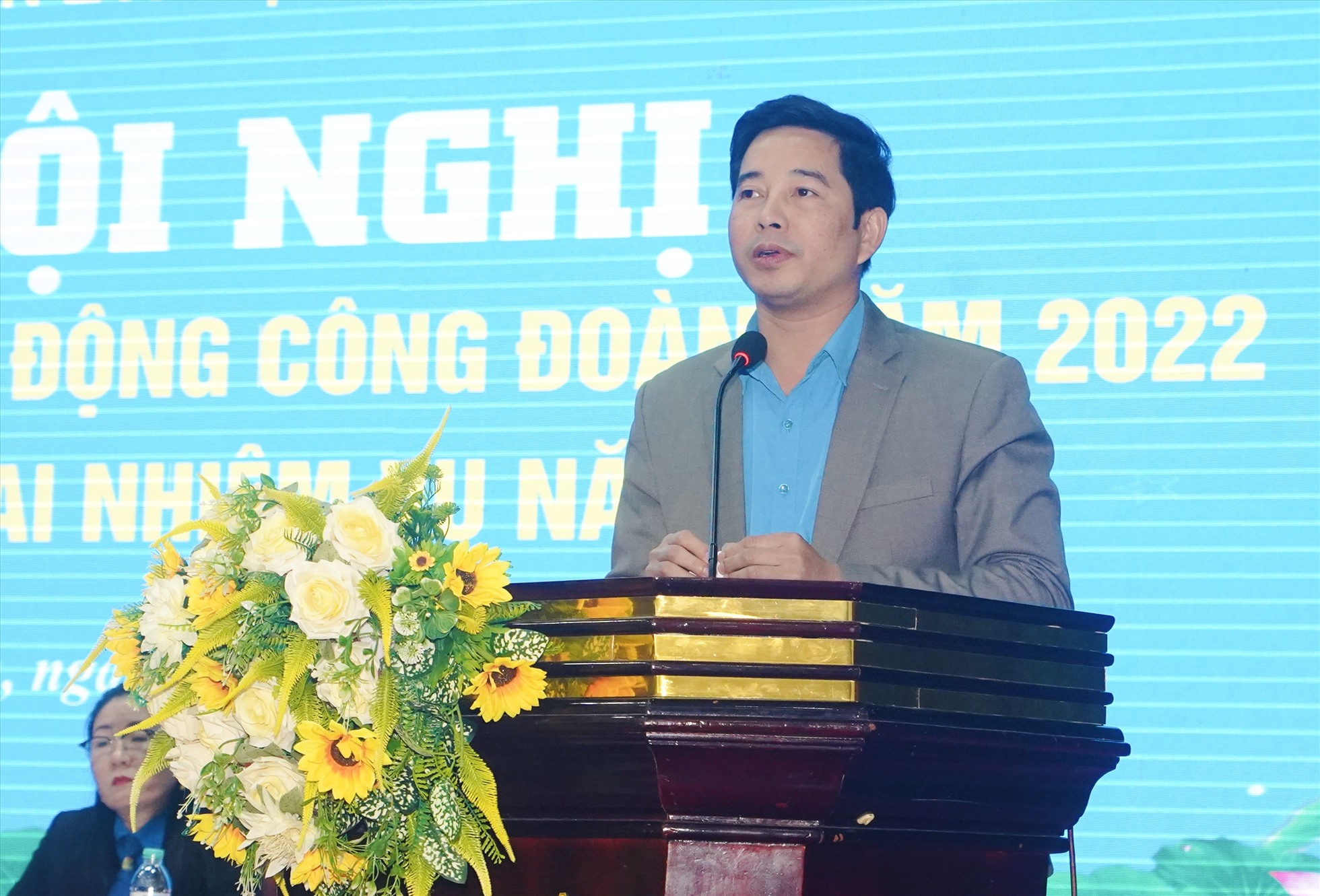 Ông Đặng Văn Hải, Chủ tịch Công đoàn Ngành Giáo dục phát biểu tham luận tại hội nghị. Ảnh: Quỳnh Trang.