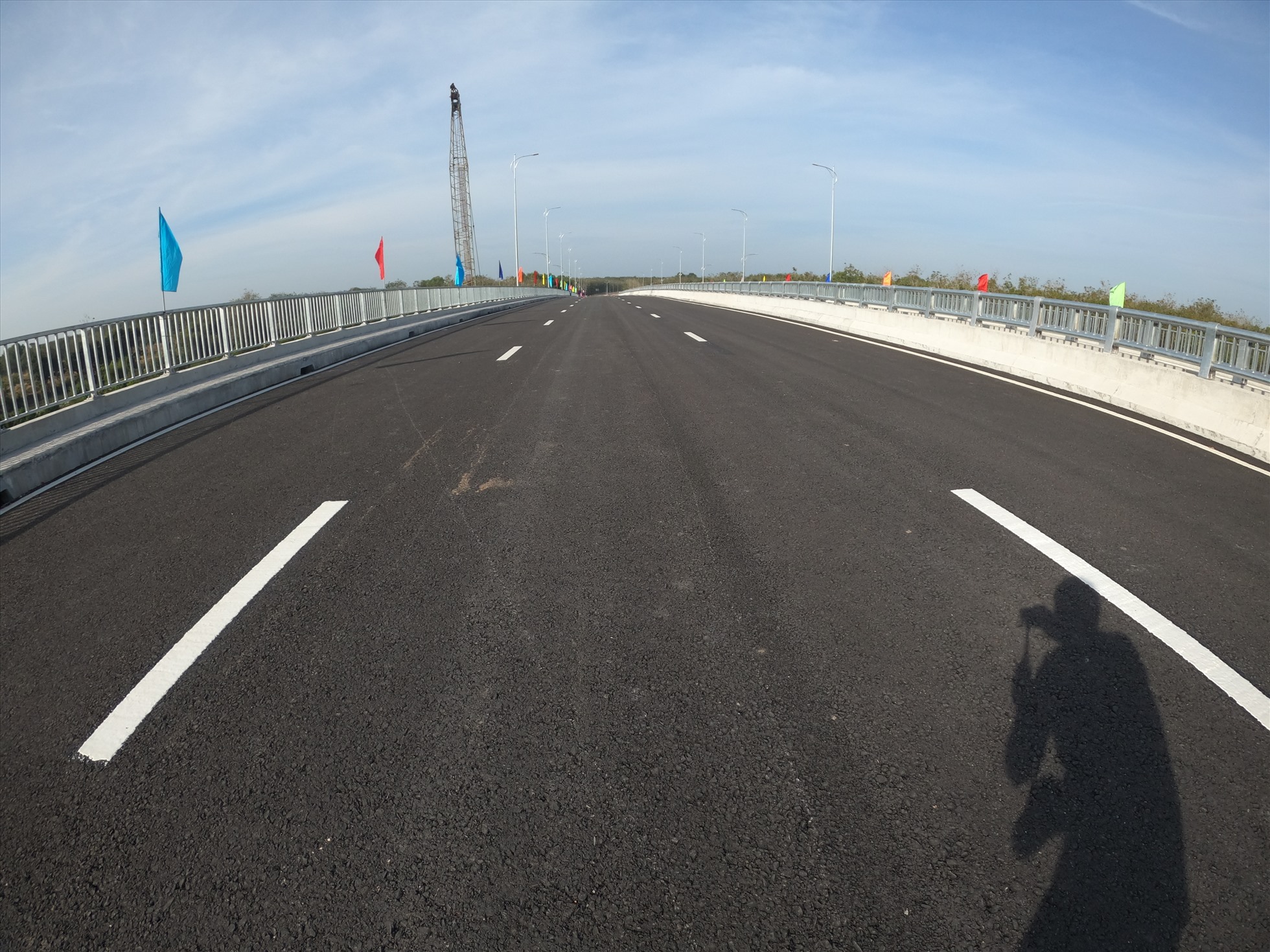 Điểm đầu của dự án giao với đường ĐT.744, thuộc khu phố 6 thi trấn Dầu Tiếng, tỉnh Bình Dương. Điểm cuối đấu nối vào dự án Đường Đất Sét-Bến Củi do phía Tây Ninh làm Chủ Đầu tư tại huyện Dương Minh Châu, tỉnh Tây Ninh.