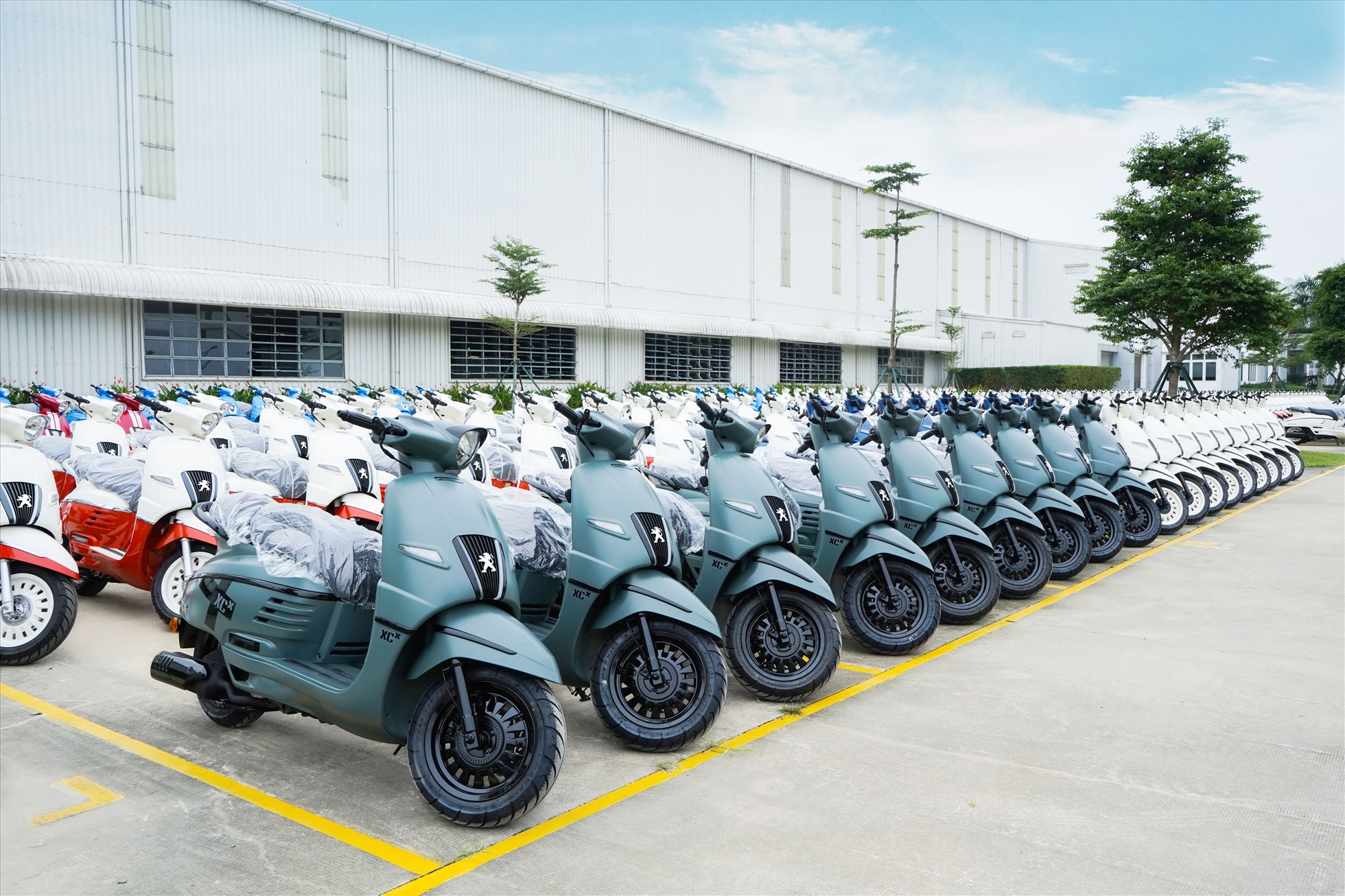 Được sản xuất, lắp ráp tại nhà máy THACO Motorcycle (thuộc Khu công nghiệp THACO Chu Lai, Quảng Nam)