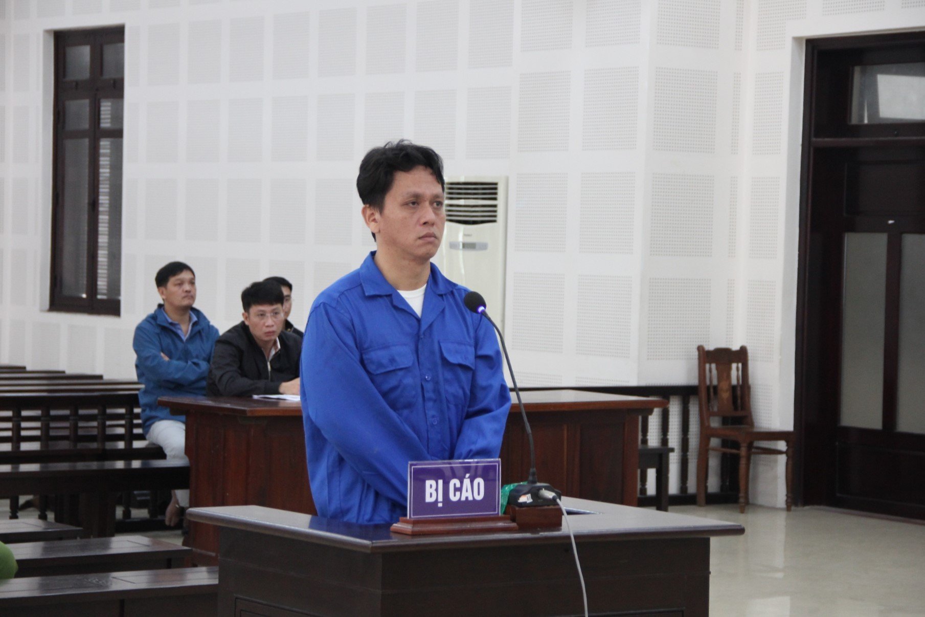 Bị cáo Nguyễn Lâm Xinh tại phiên tòa xét xử. Ảnh: D.B