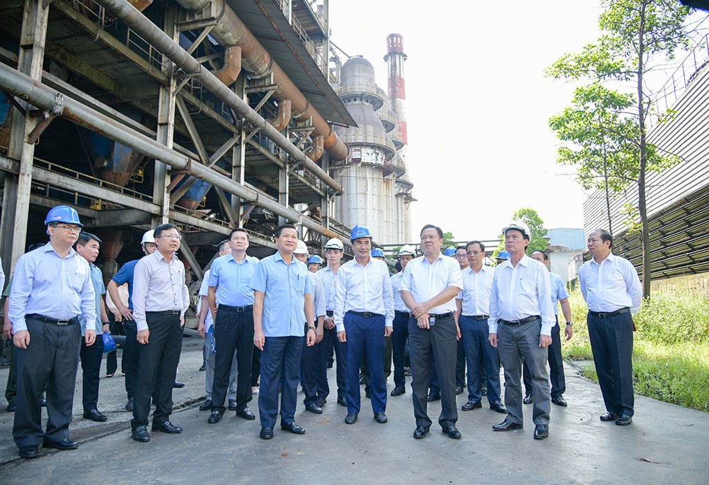 Phó Thủ tướng Lê Minh Khái cùng đoàn công tác kiểm tra dự án Nhà máy gang thép Lào Cai. Ảnh CMSC