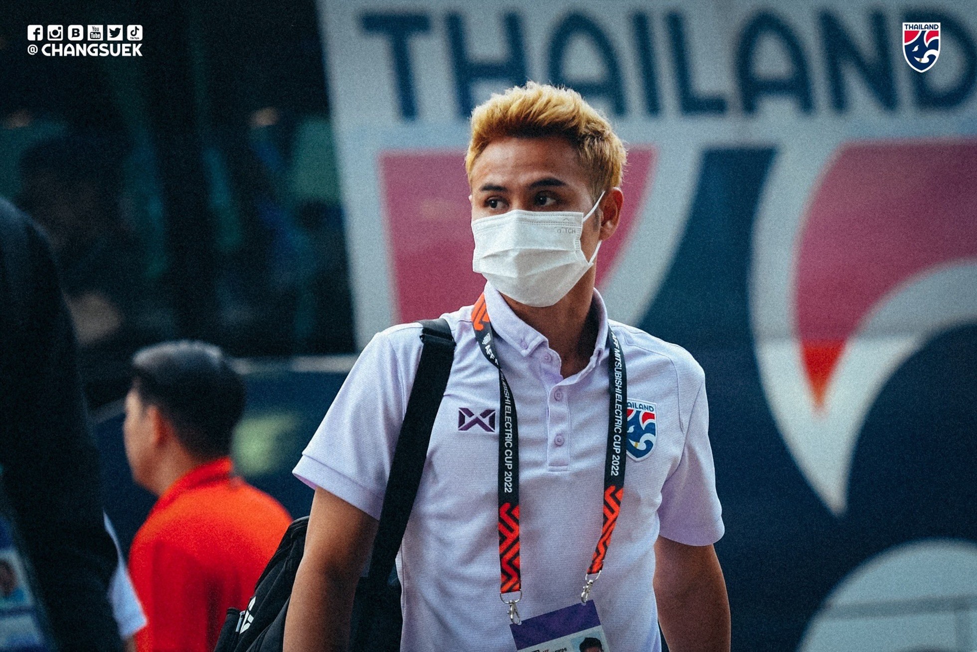 Theerathon Bunmathan tiếp tục đeo băng đội trưởng tuyển Thái Lan ở trận gặp Philippines. Ảnh: FAT