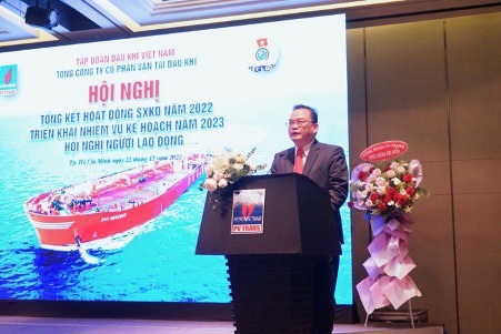 Ông Nguyễn Quốc Thịnh – Phó tổng giám đốc, Chủ tịch Công đoàn - báo cáo hoạt động Công đoàn (Ảnh: PVTrans).