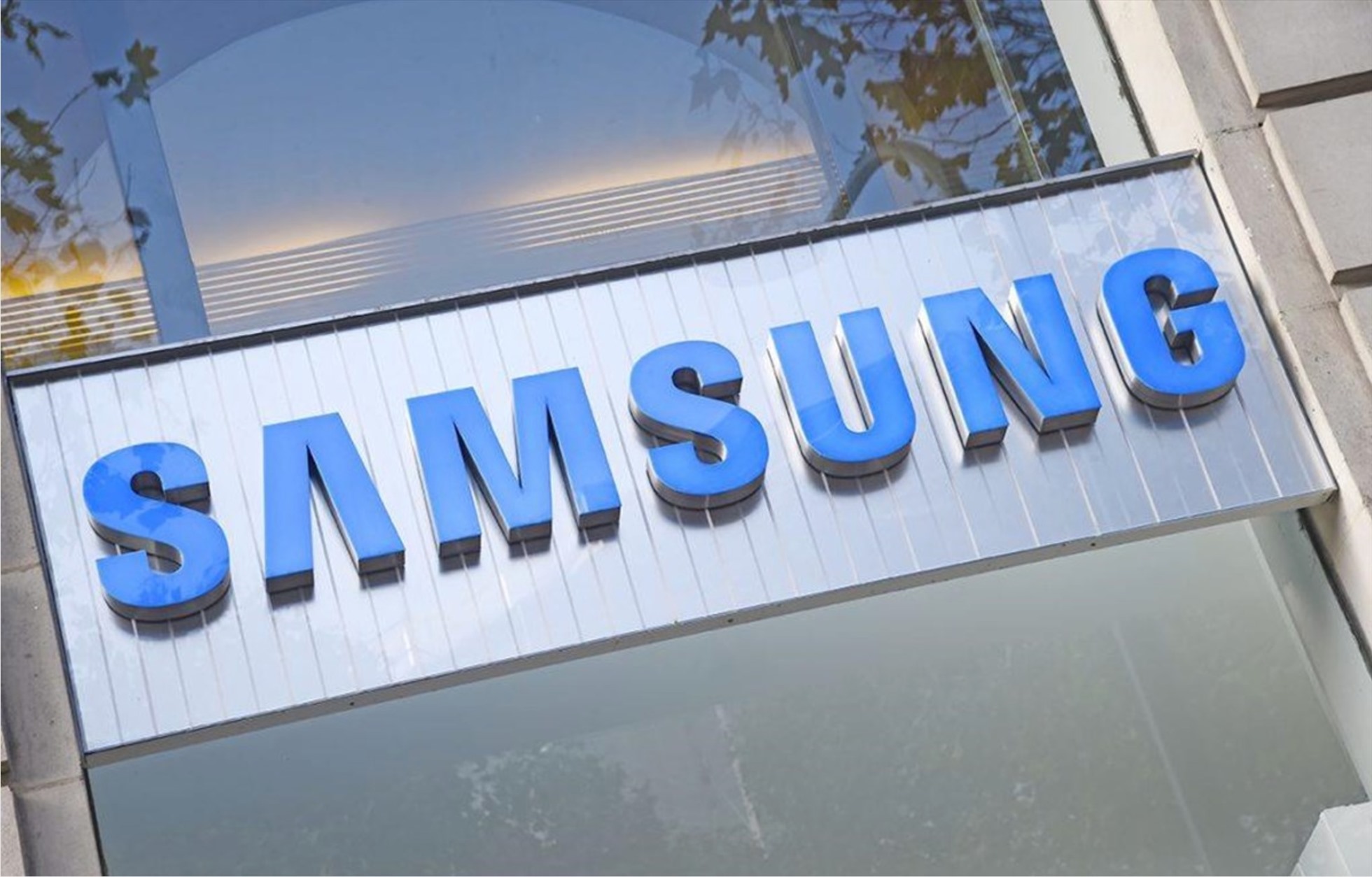 Samsung có ý định đi ngược dòng, đổ tiền vào ngành chip khi các đối thủ đang cắt giảm chi tiêu. Ảnh: AFP