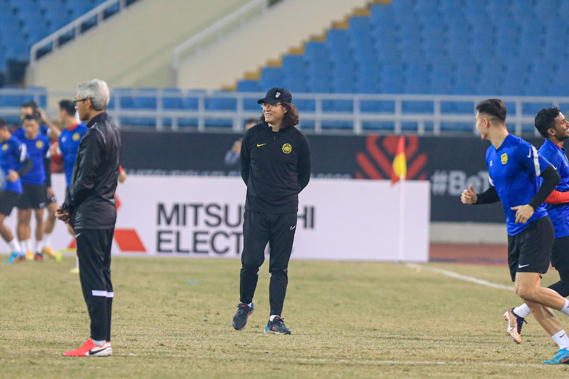 Huấn luyện viên Kim Pan Gon có trong tay nhiều phương án thay thế cho đội hình và đã sẵn sàng cho cuộc đối đầu với huấn luyện viên Park Hang-seo và đội tuyển Việt Nam.