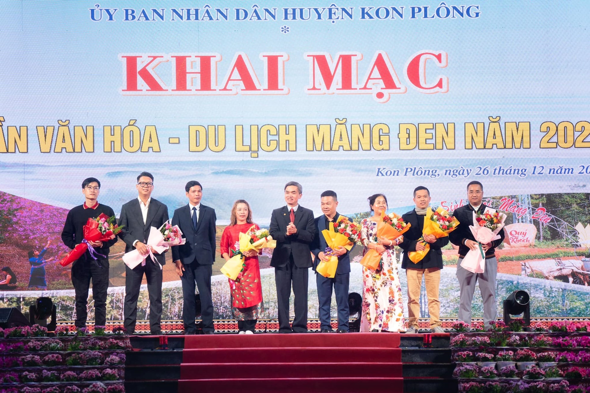 Khai mạc Tuần Văn hóa- Du lịch Măng Đen năm 2022 với chủ đề “Hoa Anh Đào giữa đại ngàn Măng Đen”. Ảnh: Hà Nguyễn