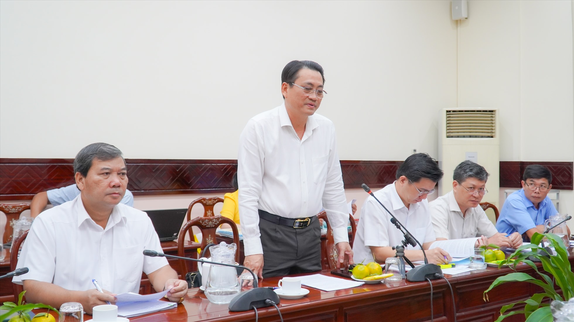 Phó Chủ tịch UBND tỉnh Trà Vinh Nguyễn Quỳnh Thiện phát biểu. Ảnh: Tạ Quang