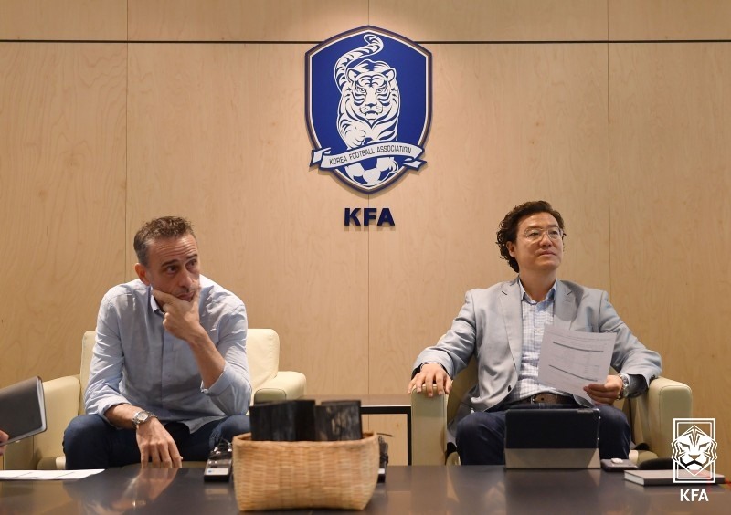Ông Kim Pan-gon có tiếng nói quyết định trong việc bổ nhiệm HLV Paulo Bento dẫn dắt tuyển Hàn Quốc. Ảnh: KFA