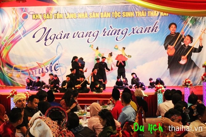 Ngoài ra, nơi đây còn thường xuyên tổ chức các sự kiện ca múa, văn hóa, văn nghệ phục vụ người dân và du khách.