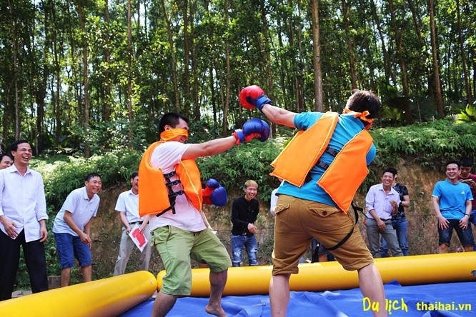 Đến các trò hiện đại, hấp dẫn dành cho các gia đình, các nhóm chơi team building...