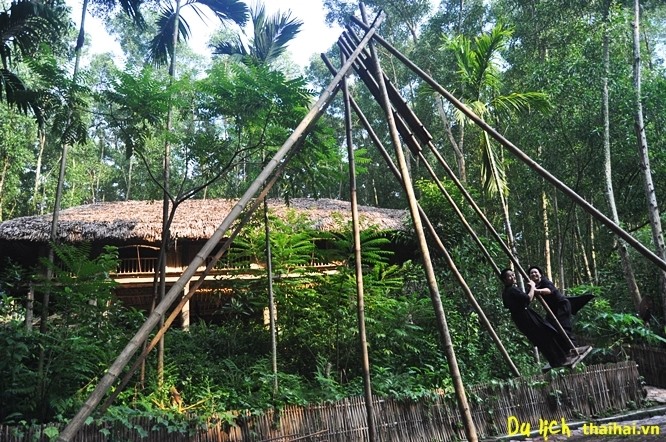 Khu bảo tồn làng nhà sàn dân tộc sinh thái Thái Hải nằm ở phía Bắc Thái Nguyên, là đại diện duy nhất ở Đông Nam Á lọt vào danh sách. Ngoài ra, một số làng du lịch được liệt kê gồm: Dazhai (Trung Quốc), Pyeongsa-ri (Hàn Quốc), Lamas (Peru), Sauris-Zahre (Italy)...