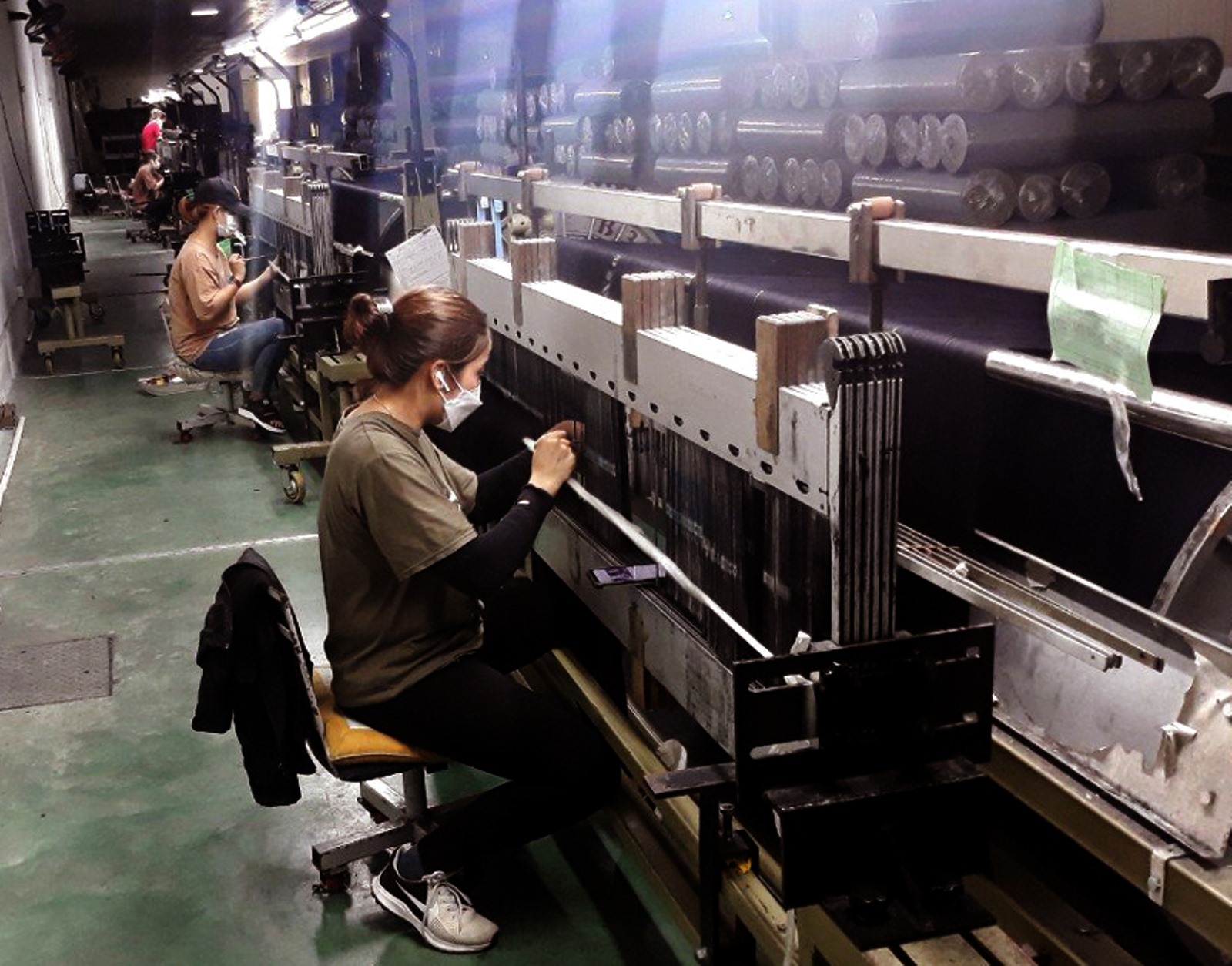 Công nhân Công ty TNHH XDD Textiles ở Quảng Ngãi trong giờ làm việc. Ảnh: Công đoàn Quảng Ngãi