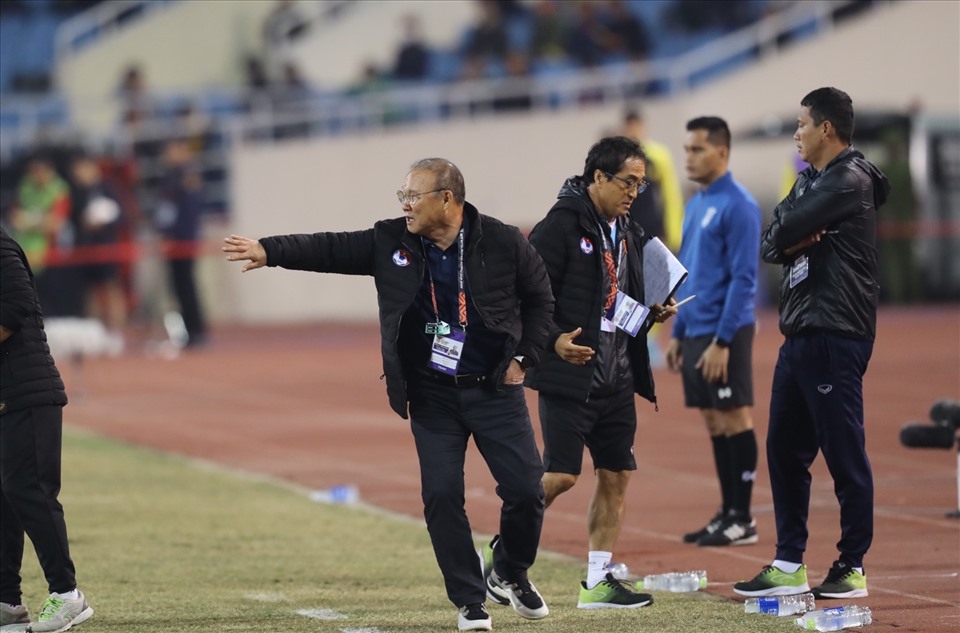 Huấn luyện viên Park Hang-seo nhận định lối chơi của tuyển Việt Nam và Malaysia không phải là lối đá bạo lực. Ảnh: Kim Chi