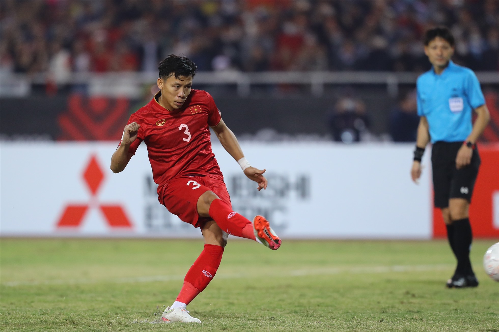 Trên chấm 11m, Quế Ngọc Hải không mắc sai lầm, ghi bàn thắng nâng tỉ số lên 2-0 cho đội tuyển Việt Nam.